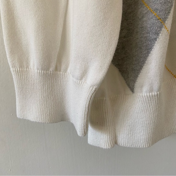 Men’s Old Navy Argyle V-Neck Sweater - Picture 5 of 5